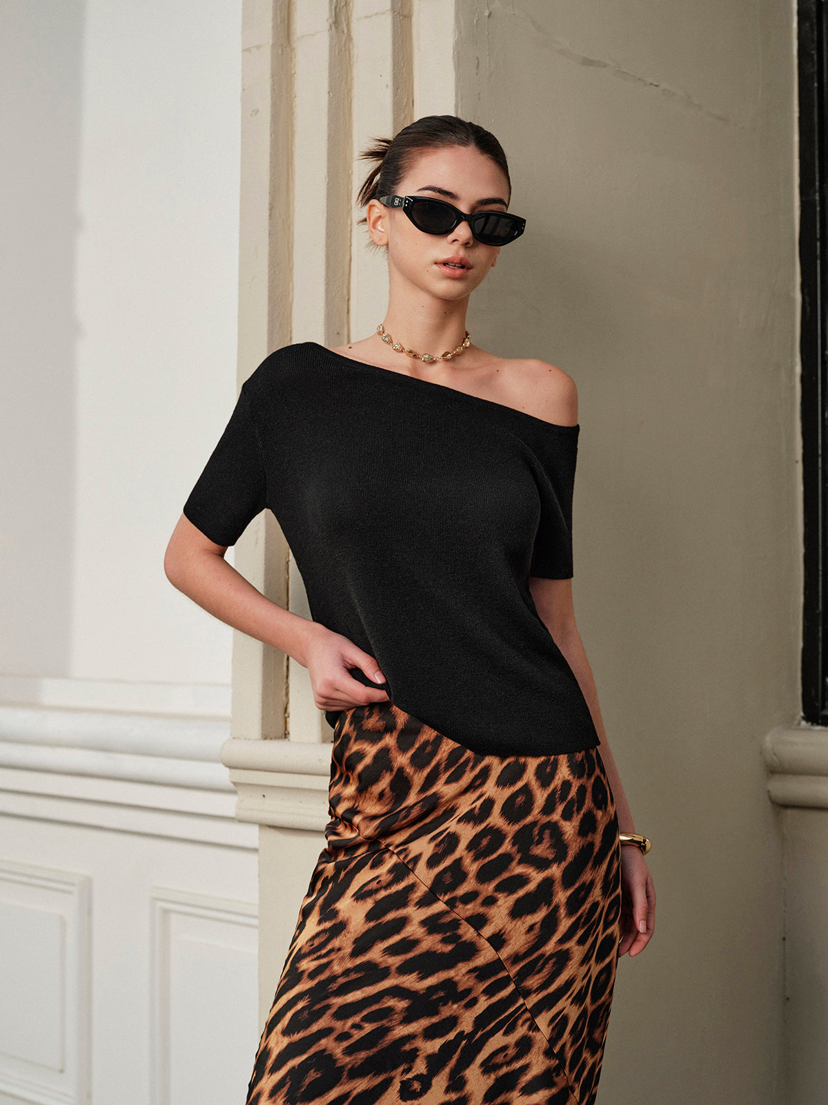 Off-Shoulder Short Sleeve Top-Chicvia