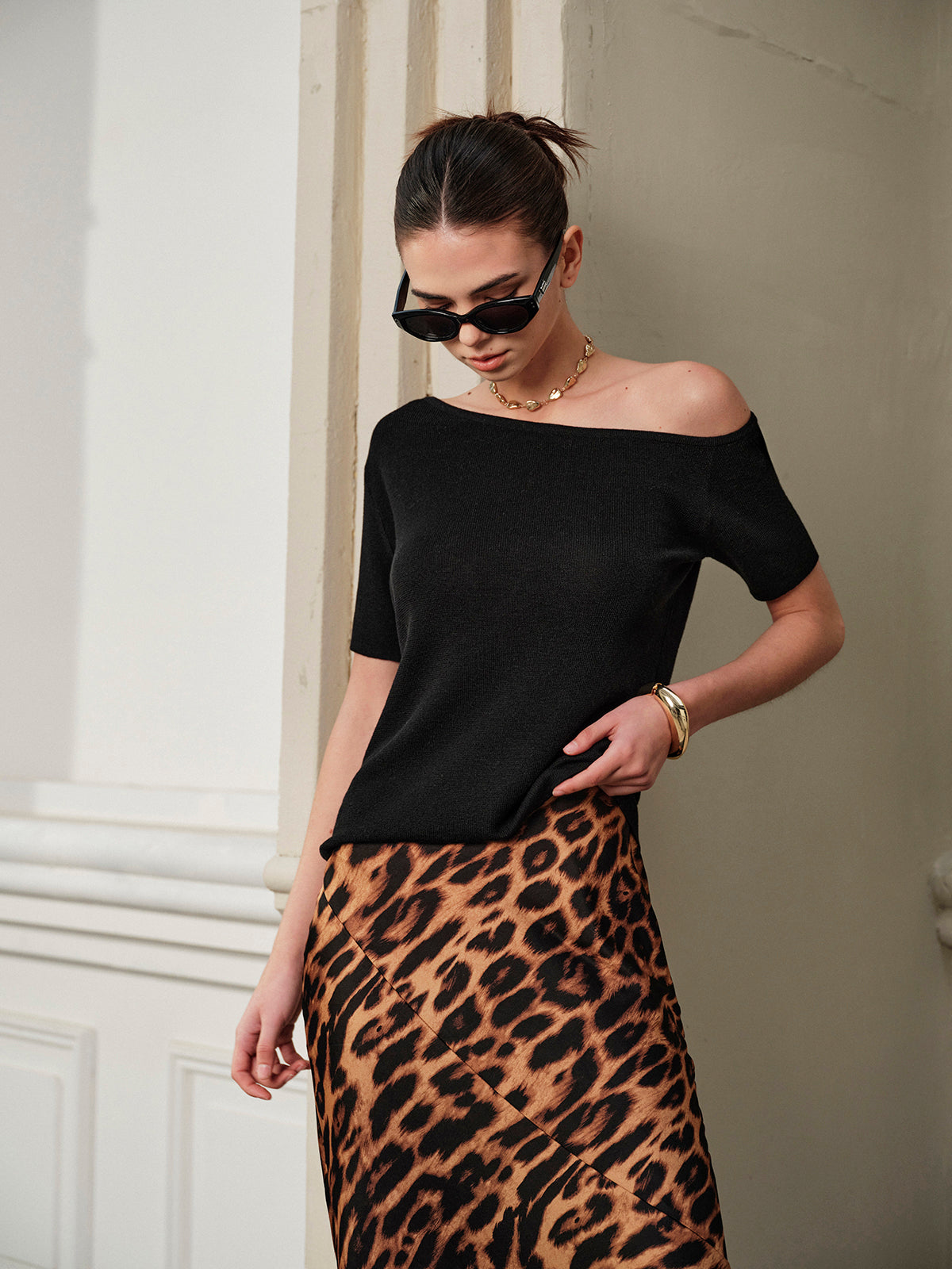 Off-Shoulder Short Sleeve Top-Chicvia