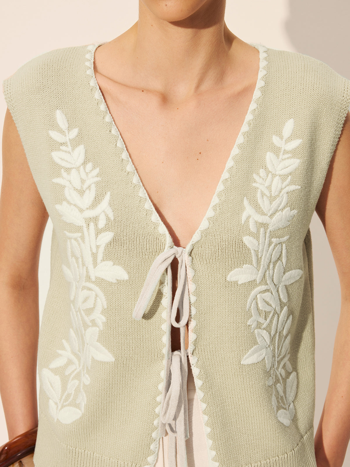 Embroidery Bow Floral Sweater Vest-Chicvia