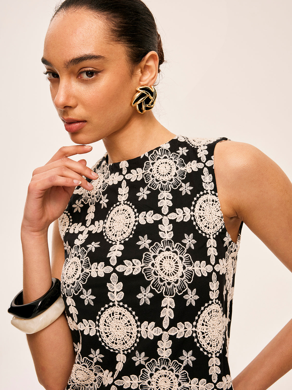 Embroidered Cotton Sleeveless Dress-Chicvia