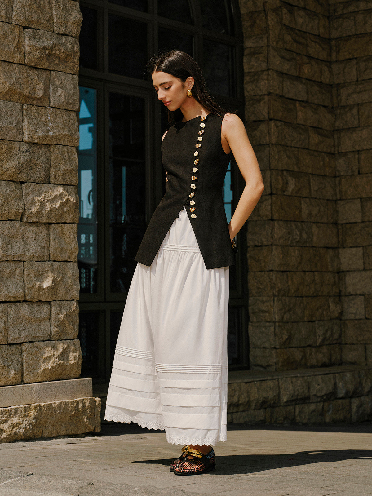 Linen Blend Button-Detail Vest-Chicvia