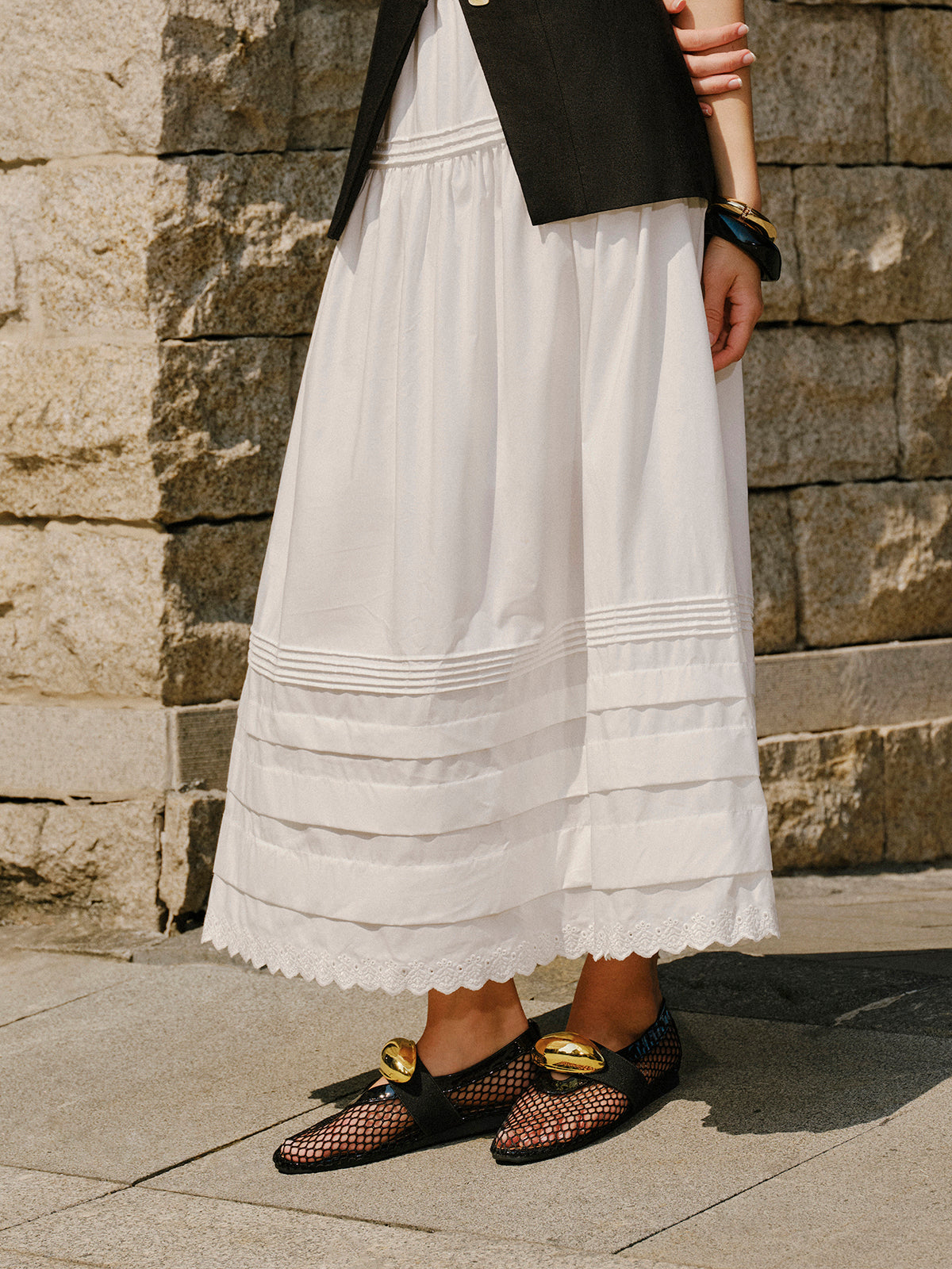 Mesh Design Shoes With Golden Accent-Chicvia