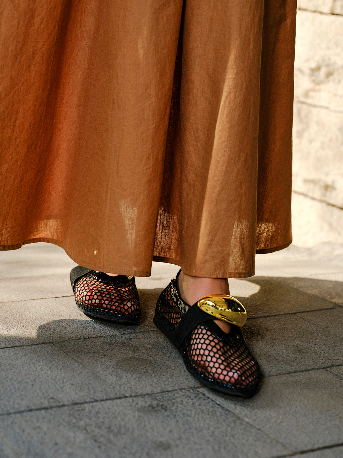 Mesh Design Shoes With Golden Accent-Chicvia