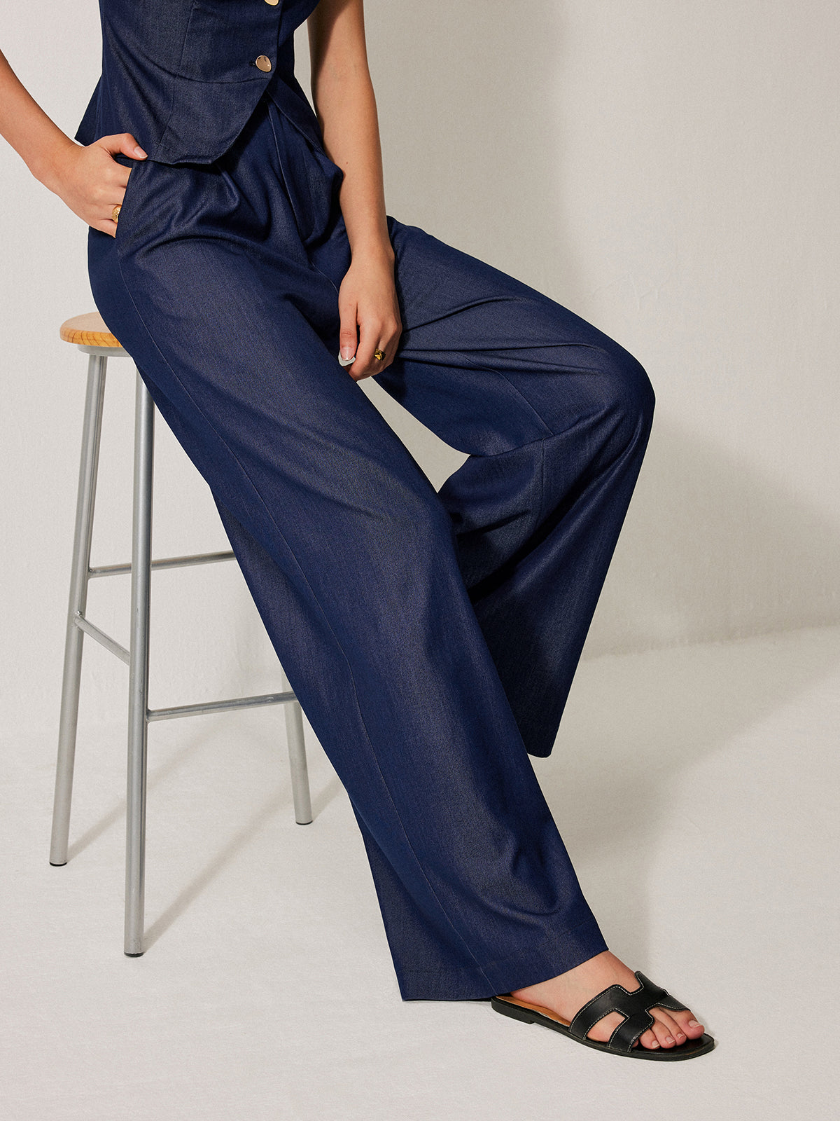 Mid-Waist Pocket Detail Pants-Chicvia