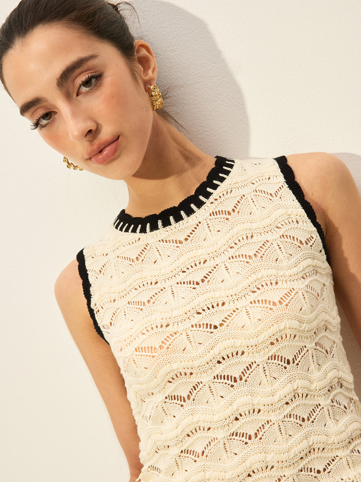 Crochet Contrast Trim Sweater Vest-Chicvia