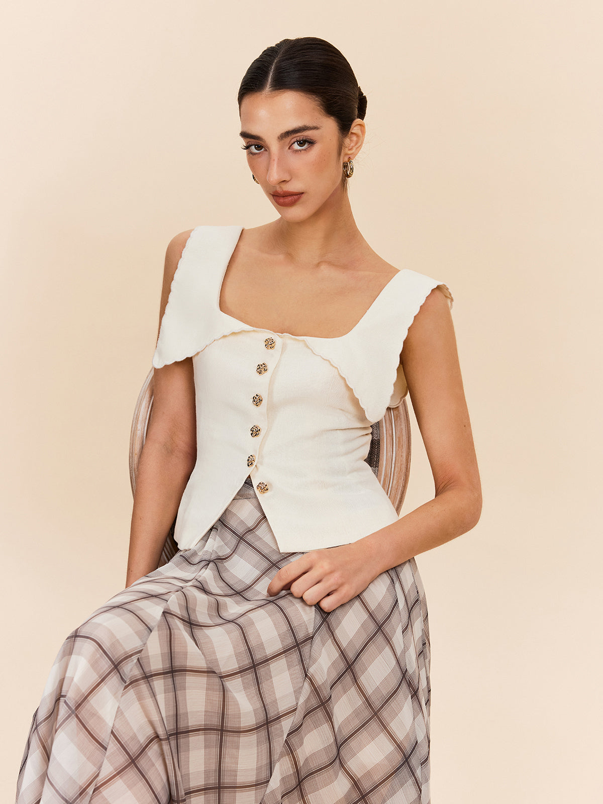 Cotton & Linen Scalloped Collar Buttoned Top-Chicvia