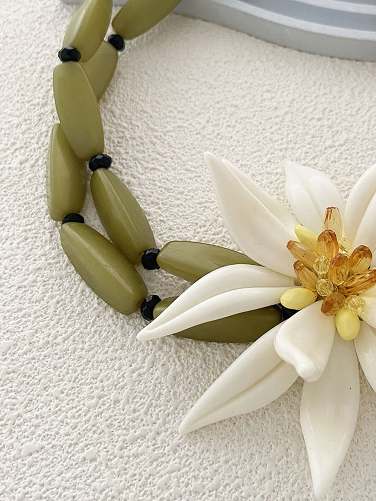 Floral Detail Beaded Bracelet-Chicvia