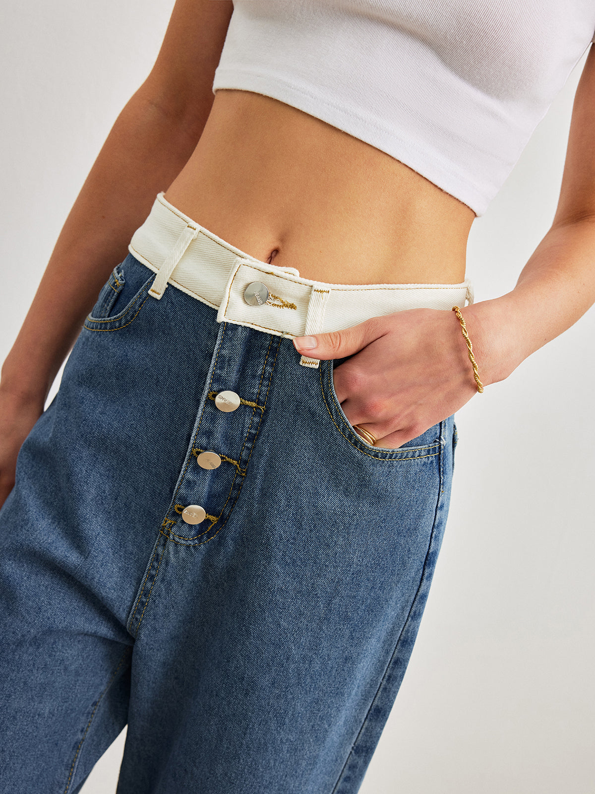 Mid-Waist Contrast Trim Denim Jeans-Chicvia