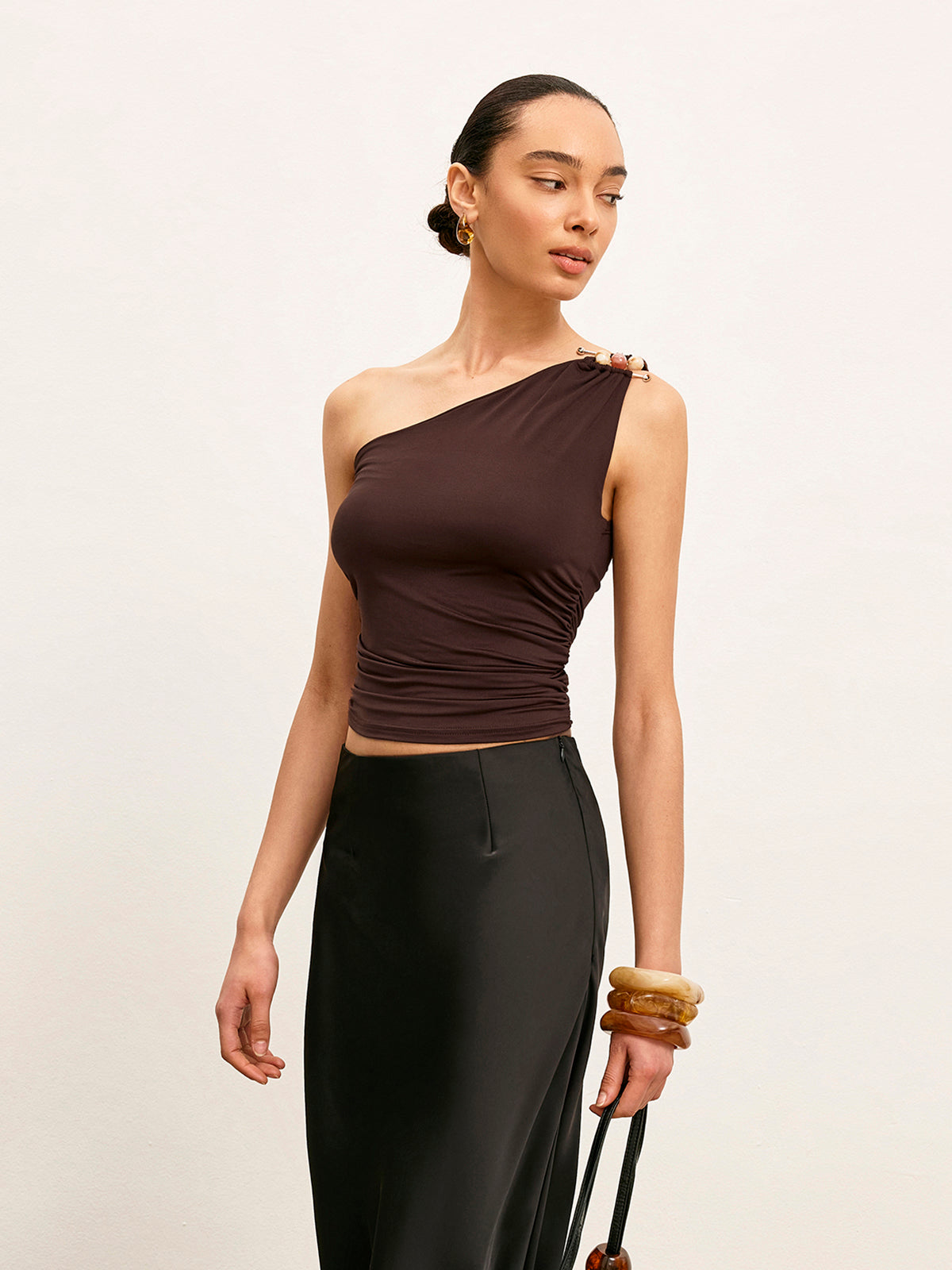 One-Shoulder Metal Detail Ruched Top-Chicvia
