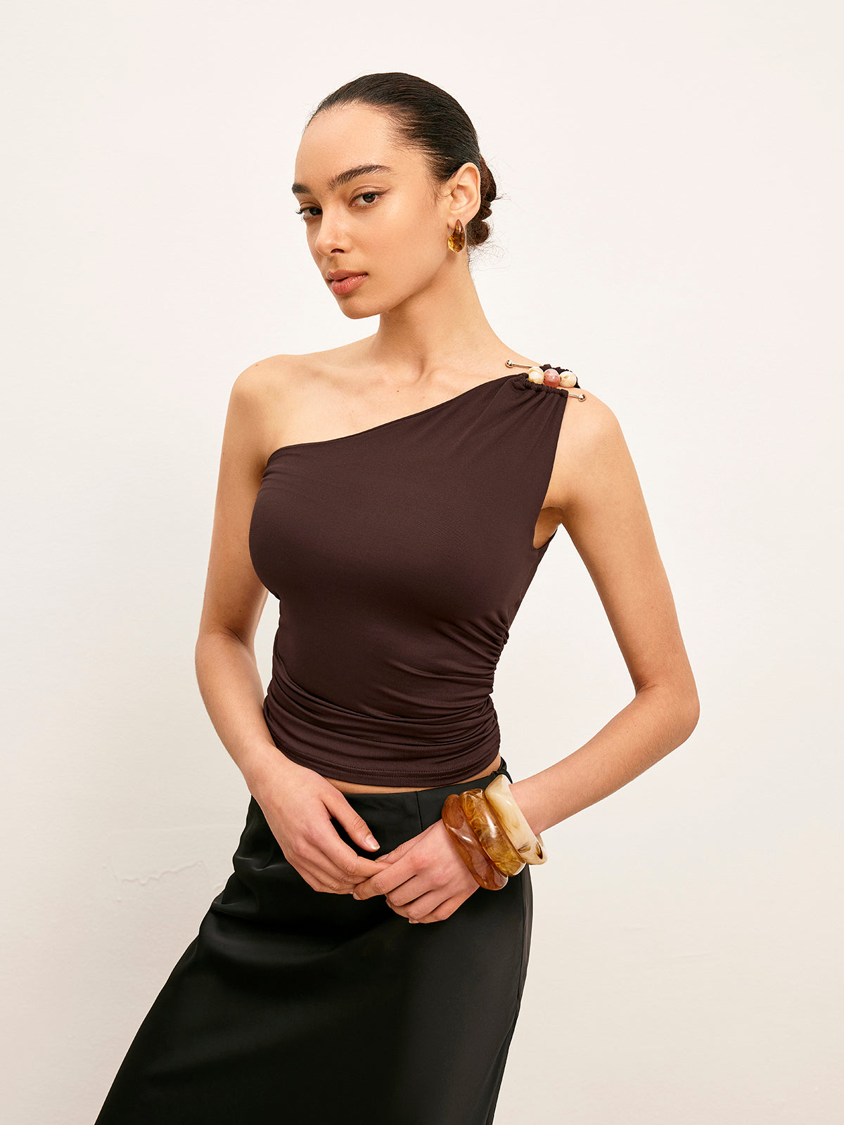 One-Shoulder Metal Detail Ruched Top-Chicvia