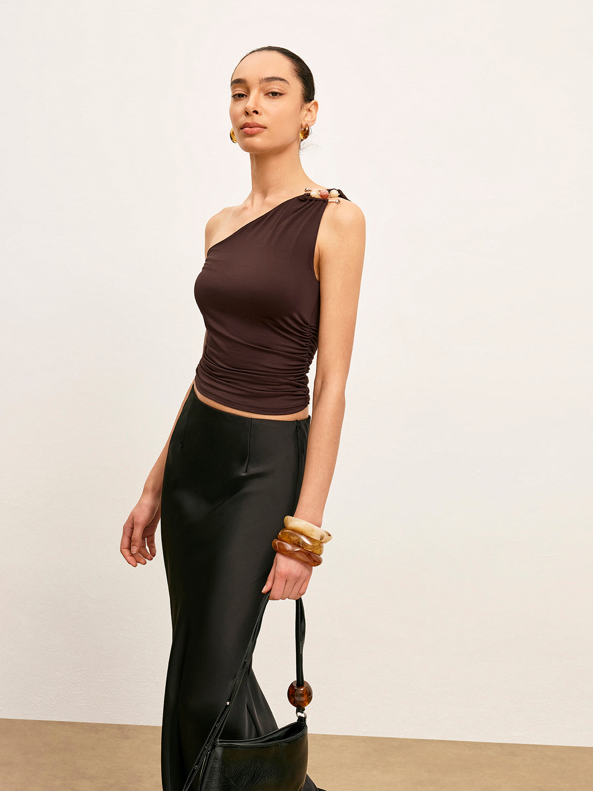 One-Shoulder Metal Detail Ruched Top-Chicvia
