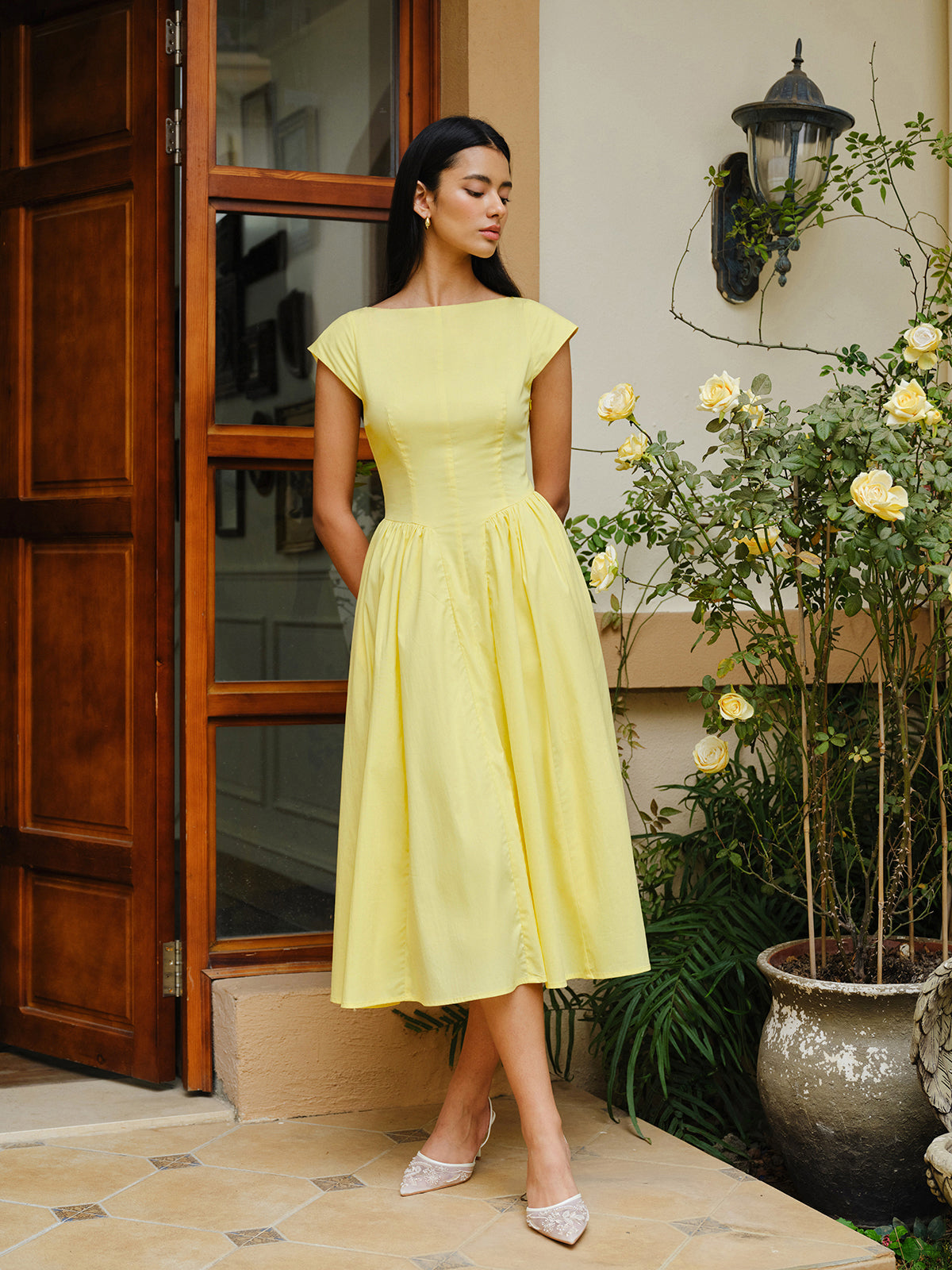 Open-Back Cap Sleeve Dress-Chicvia