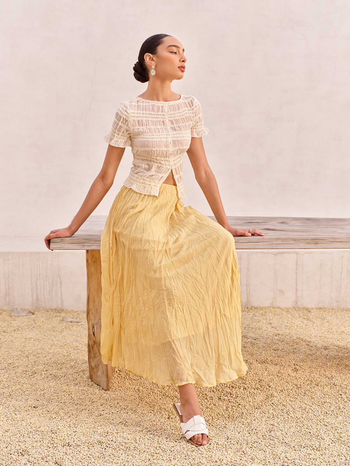 High-Waist Asymmetric Hem Crinkled Skirt-Chicvia