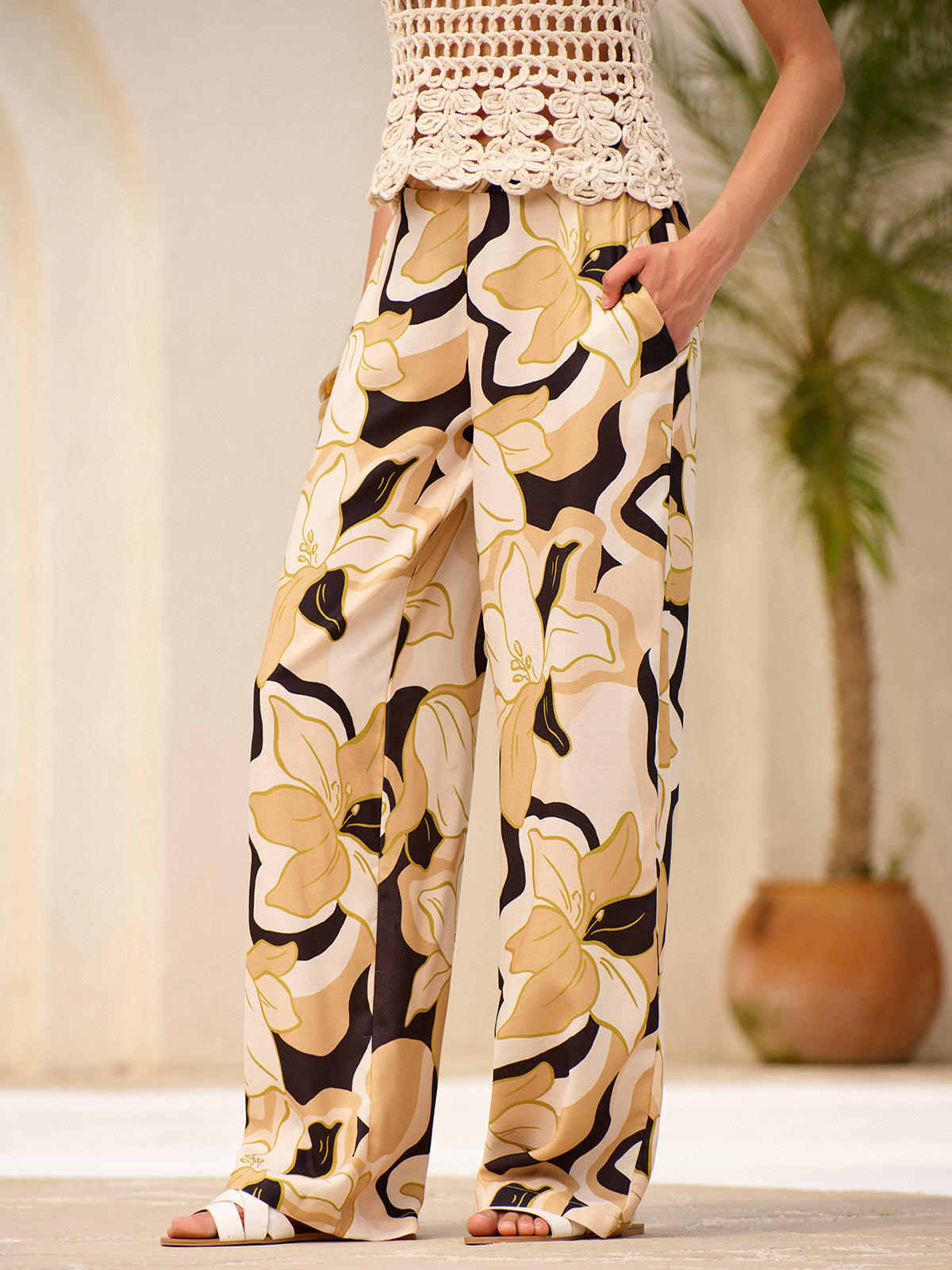 Mid-Waist Floral Print Pockets Pants-Chicvia