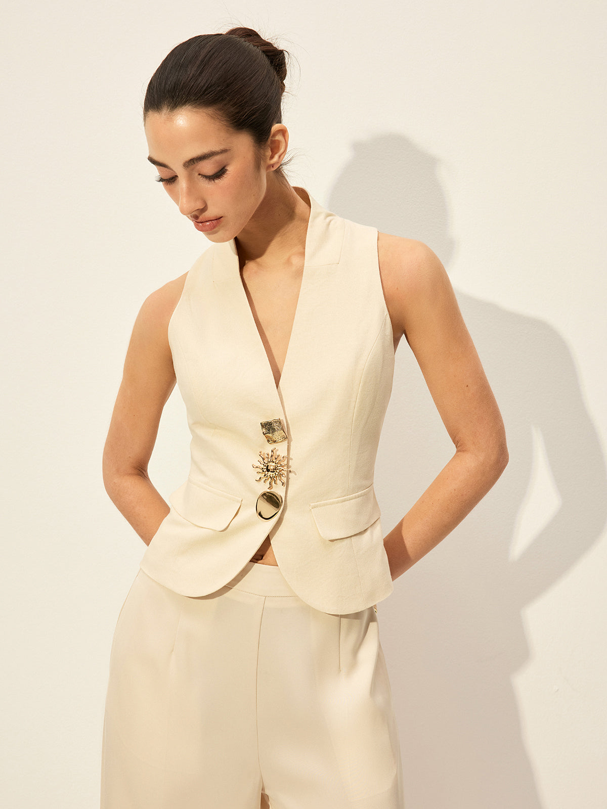 Cotton & Linen Decor Pockets Vest-Chicvia