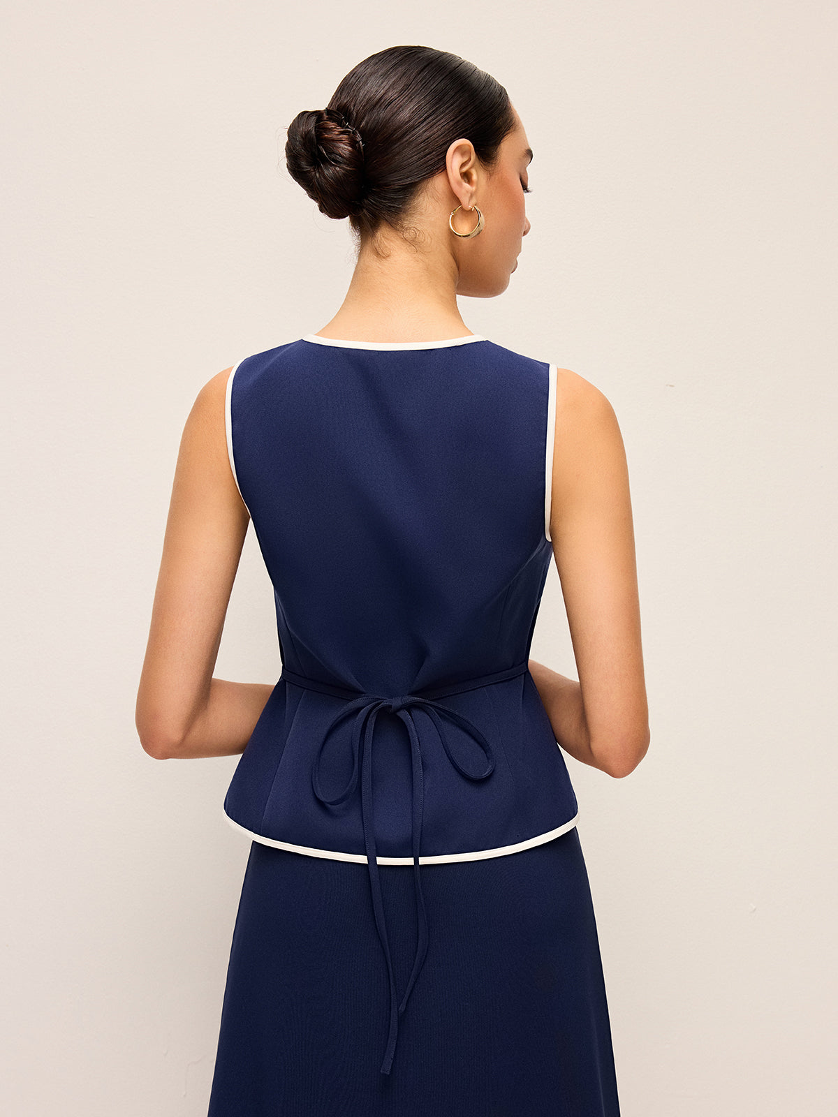 Contrast Trim V-Neck Vest Top With Back Tie-Chicvia