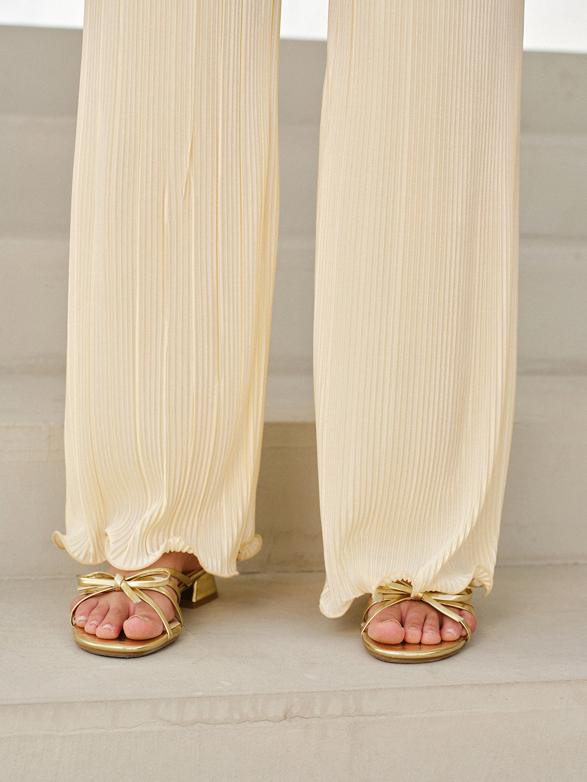 Mid-Rise Vertical Pleated Pants-Chicvia