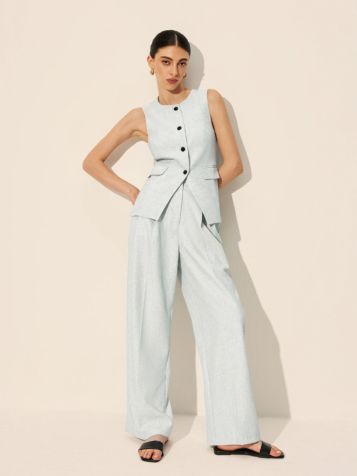 Pockets Sleeveless Tailored Vest-Chicvia