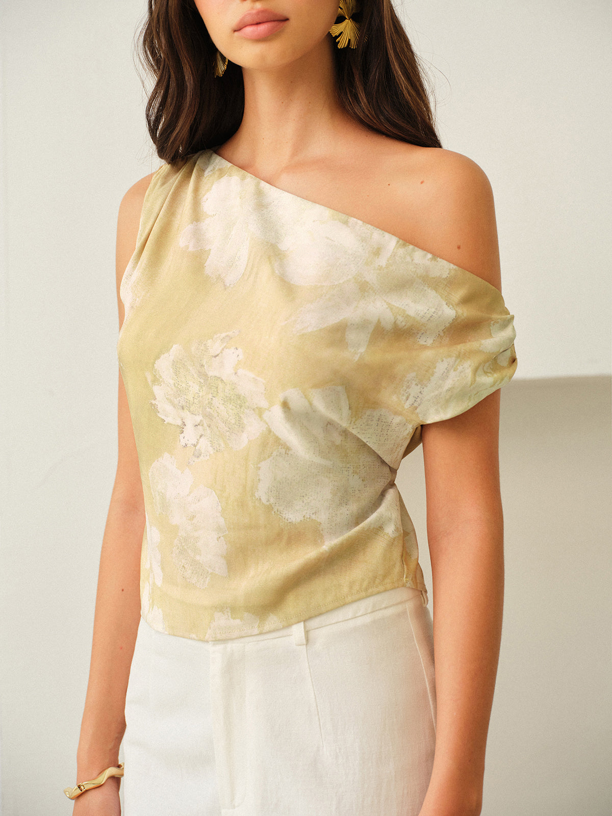 One-Shoulder Floral-Patterned Top-Chicvia