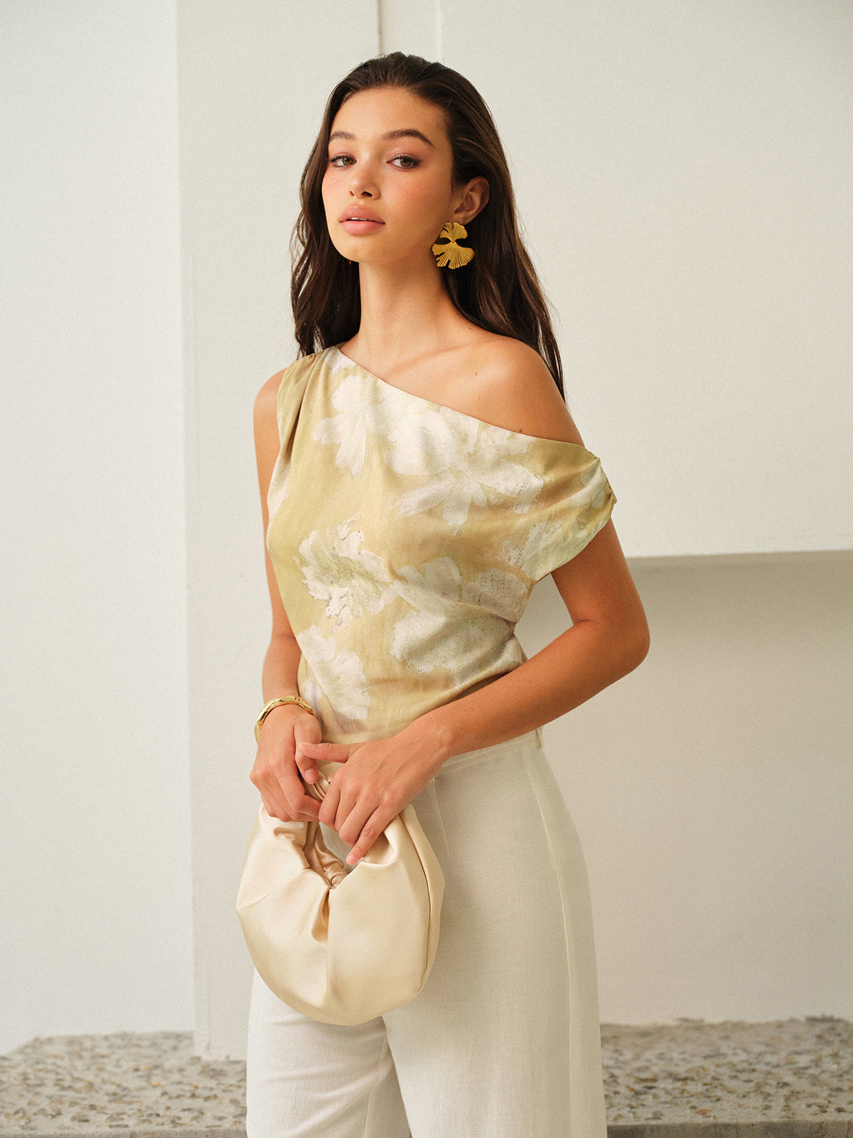 One-Shoulder Floral-Patterned Top-Chicvia