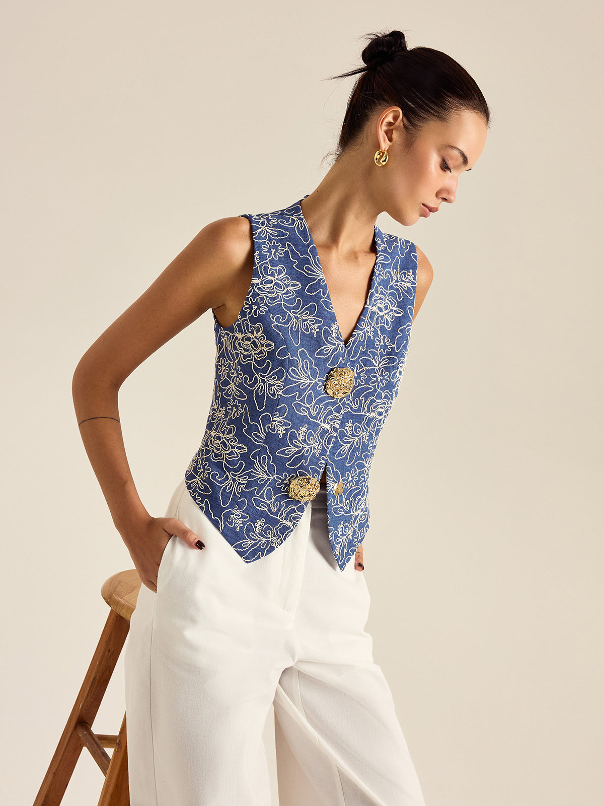 Floral Embroidered Vest-Chicvia