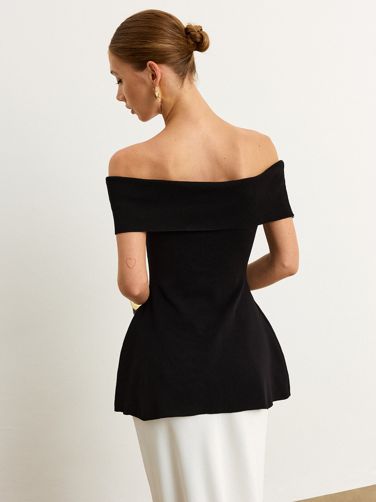 Off-Shoulder Knit Top with Slit-Chicvia