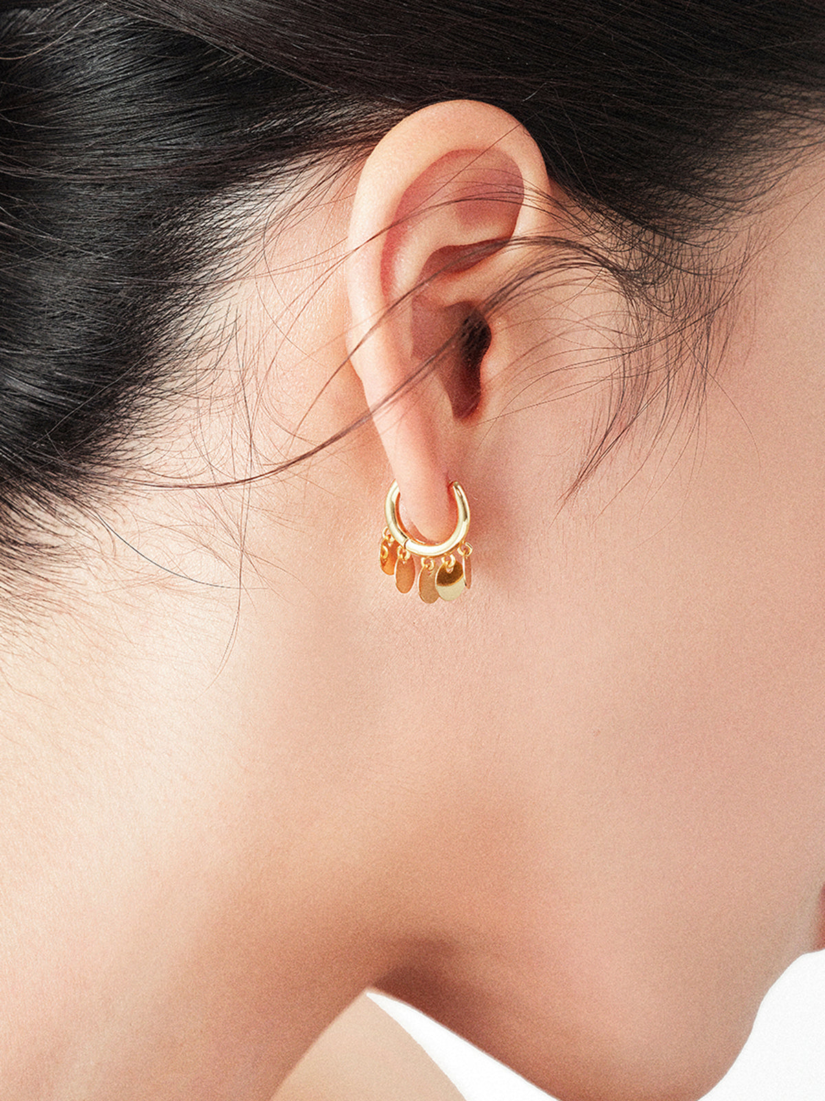 Dangling Disc Charm Hoop Earrings-Chicvia