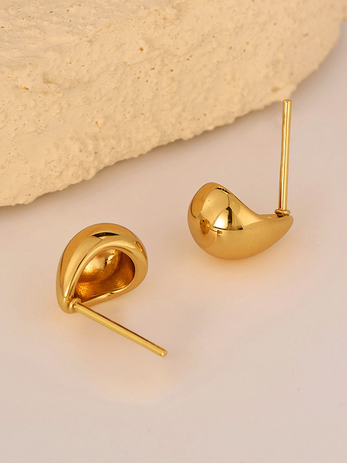 Minimalist Teardrop Stud Earrings-Chicvia
