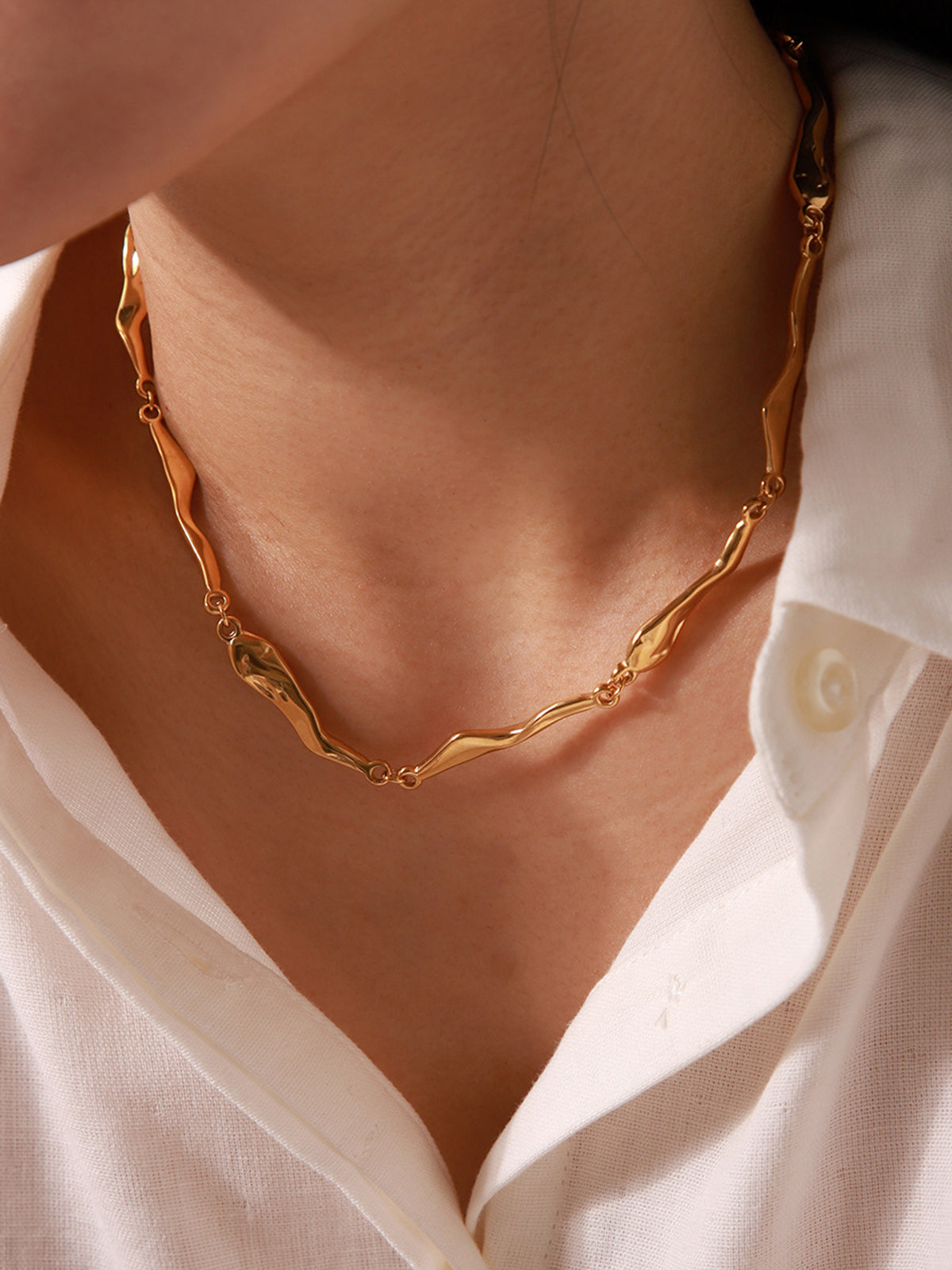 Golden Irregular Link Statement Necklace-Chicvia