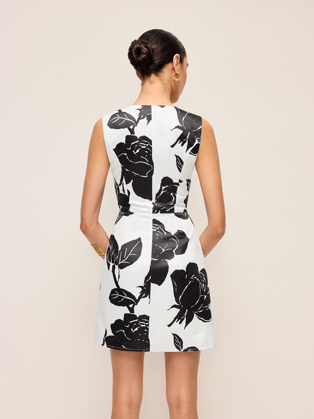 Floral V-Neck Sleeveless Dress-Chicvia