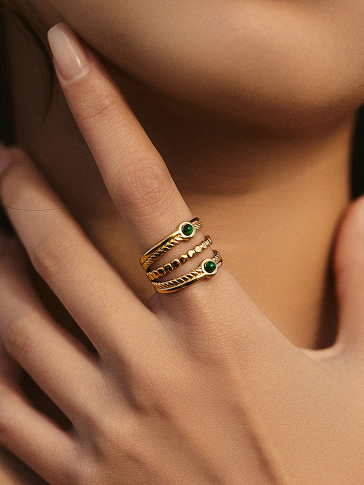 Emerald Accent Multi-Band Golden Ring-Chicvia