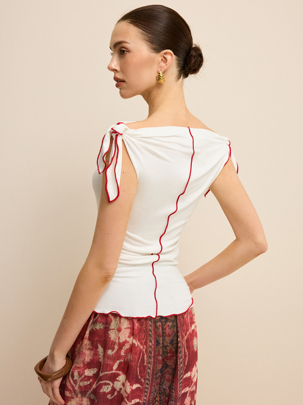 Off-Shoulder Contrast Trim Knotted Top-Chicvia