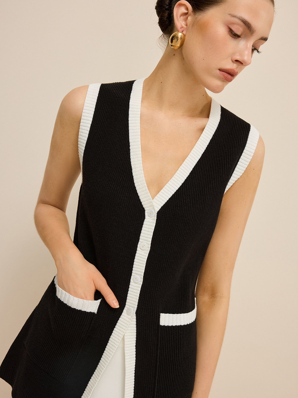 Contrast Trim V-Neck Knit Vest-Chicvia