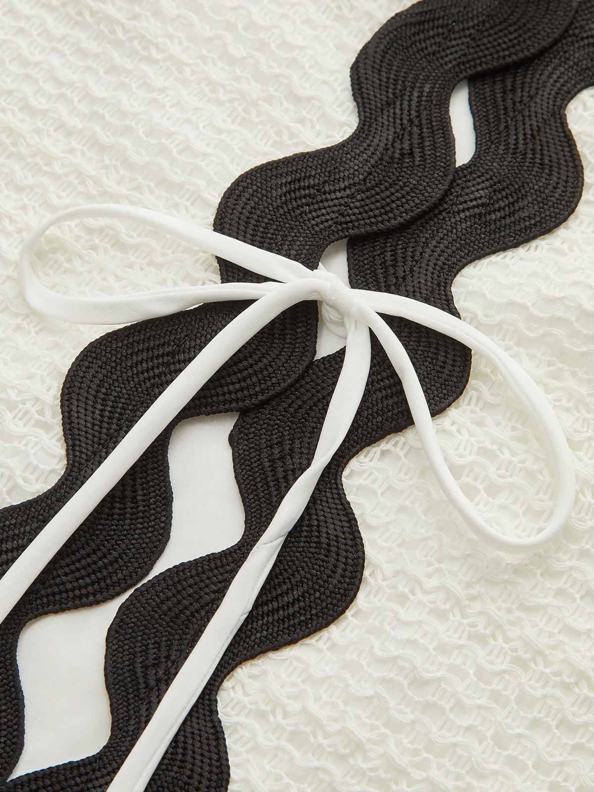 Contrast Trim V-Neck Shorts Set-Chicvia