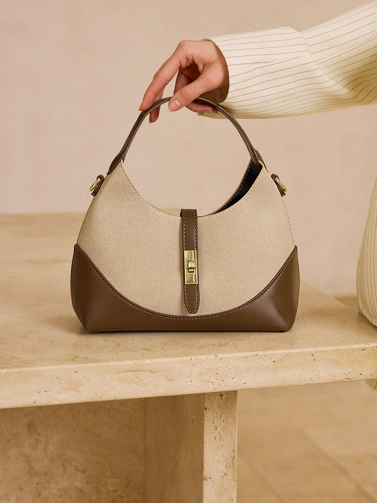 Color-Blocked Dumpling-Shaped Bag with Metal Lock-Chicvia