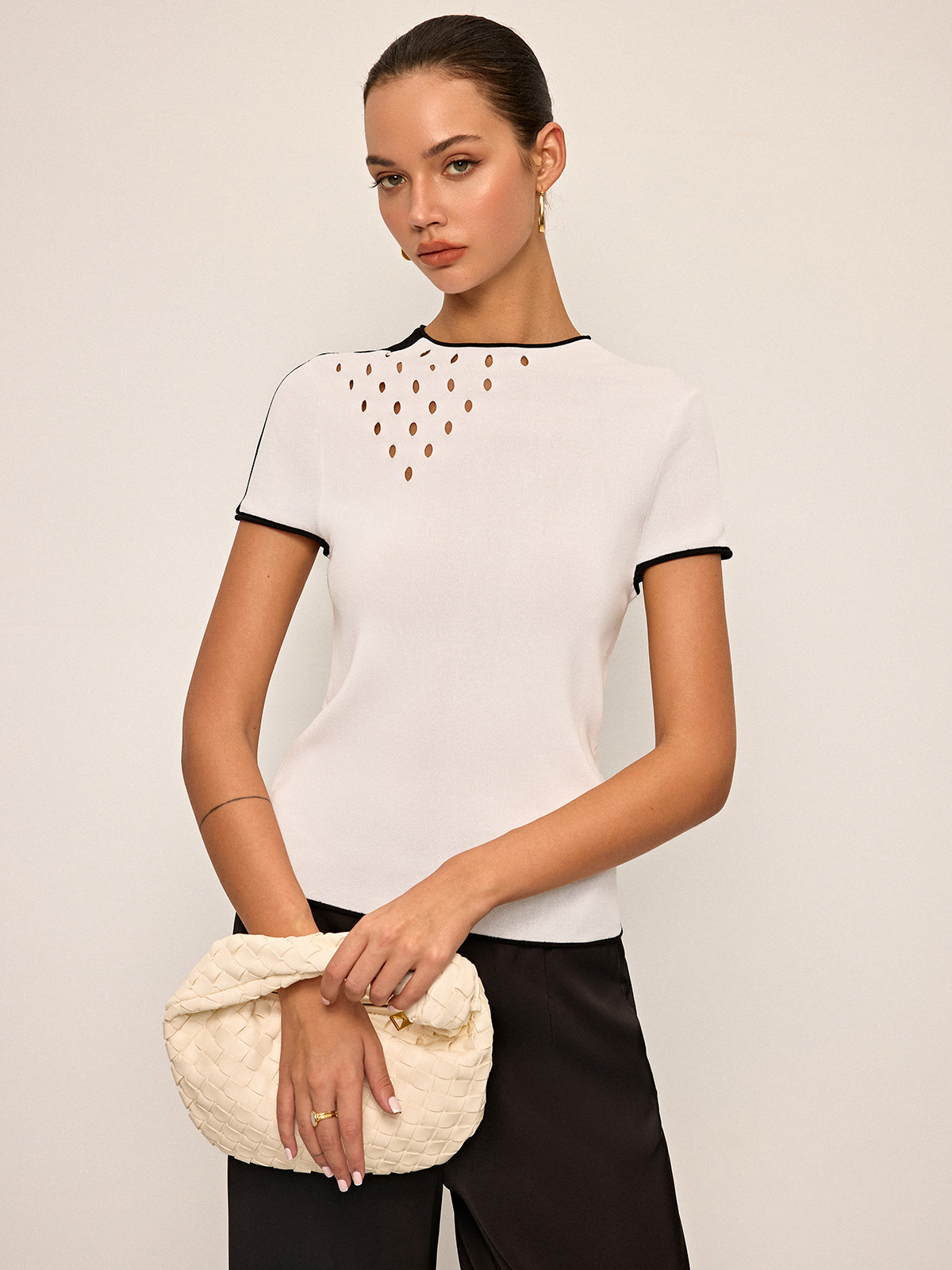 Cut-Out Detail Contrast Trim Knit Top-Chicvia