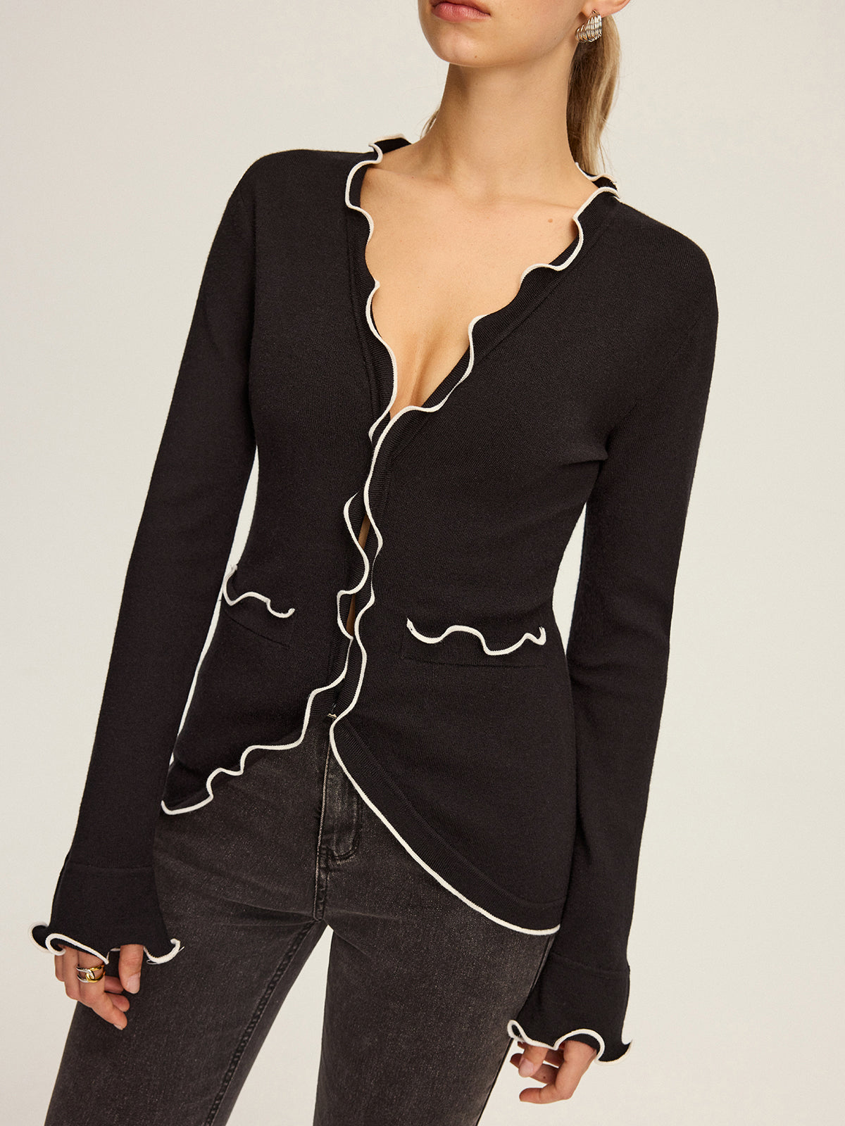 Contrast Scallop Trim Knit Top-Chicvia