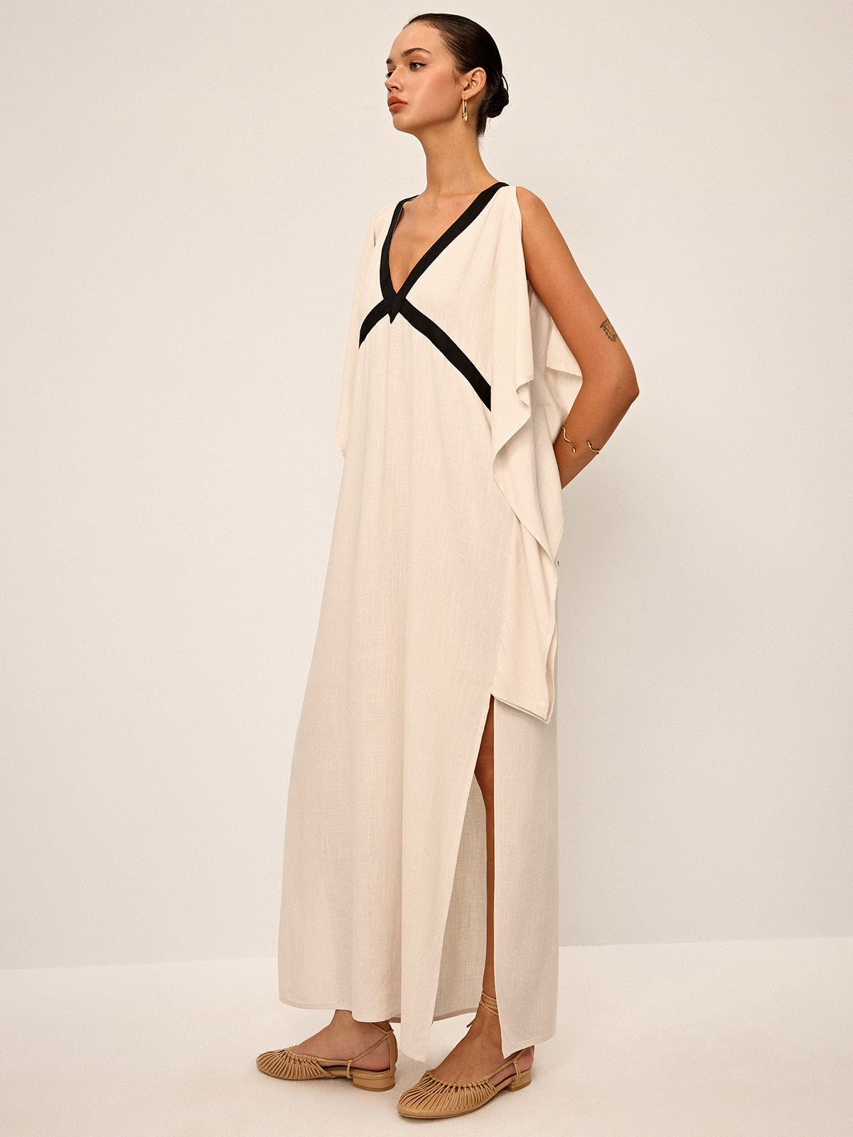 Contrast Trim Maxi Dress with Slit-Chicvia