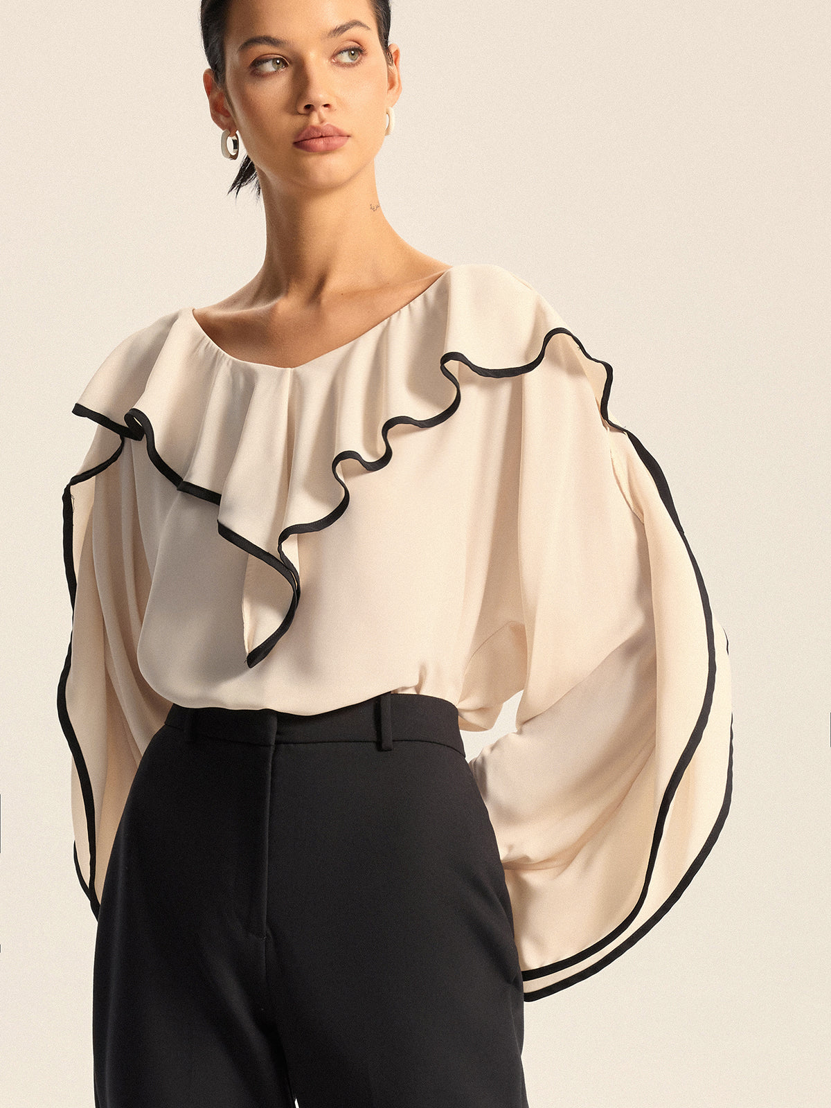 Contrast Trim Ruffle Collar Blouse-Chicvia