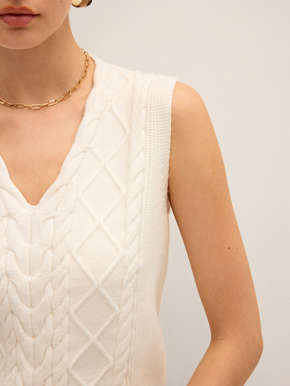 Cable-Knit V-Neck Sweater Vest-Chicvia