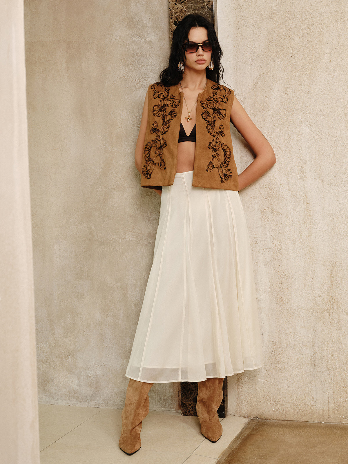 Floral Applique Suede Effect Vest-Chicvia