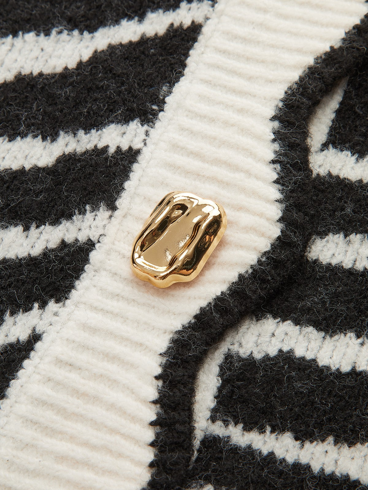 Metal Button Zebra-Striped Knit Vest-Chicvia
