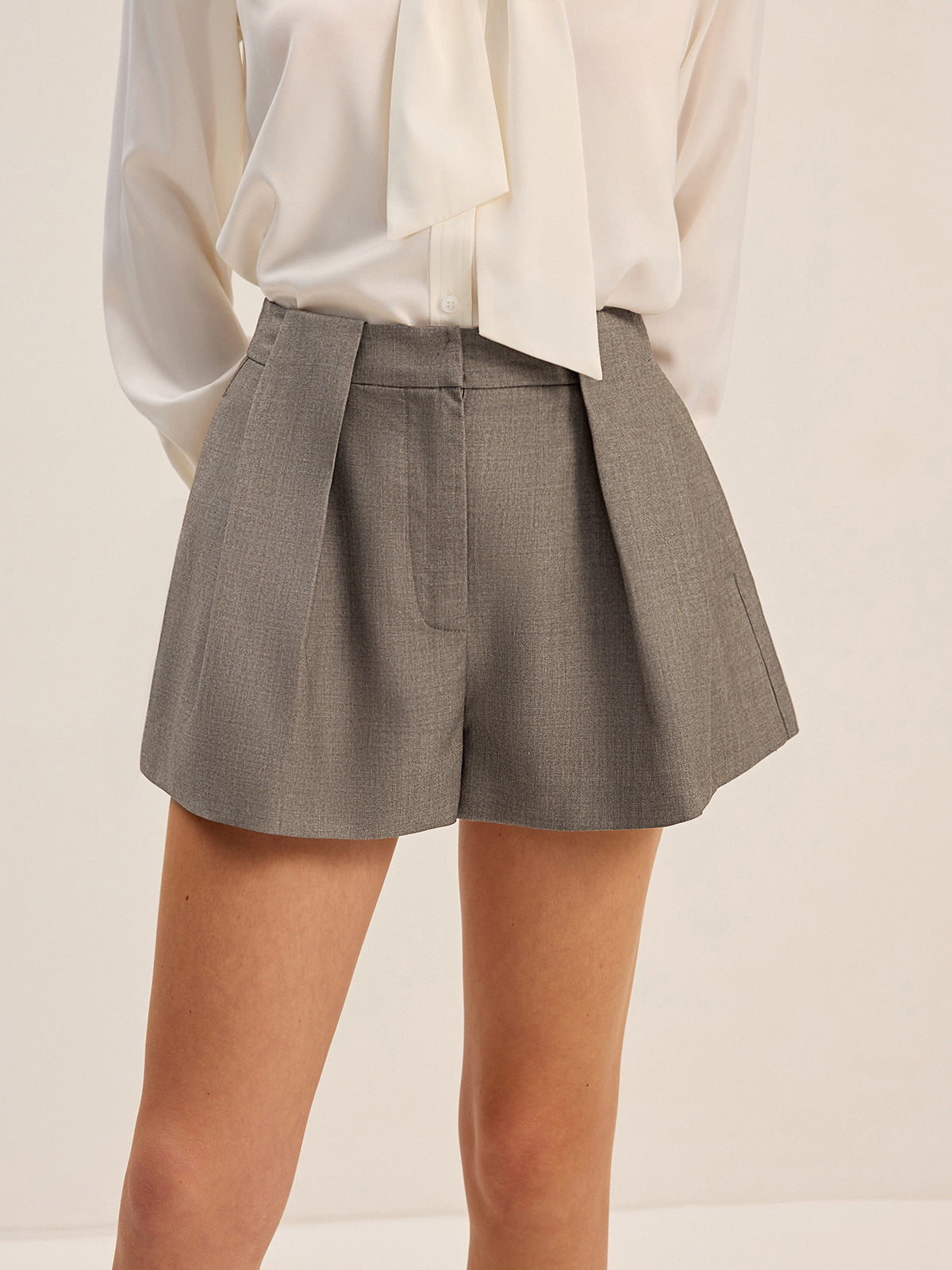 Cotton Blend Pleated Shorts-Chicvia