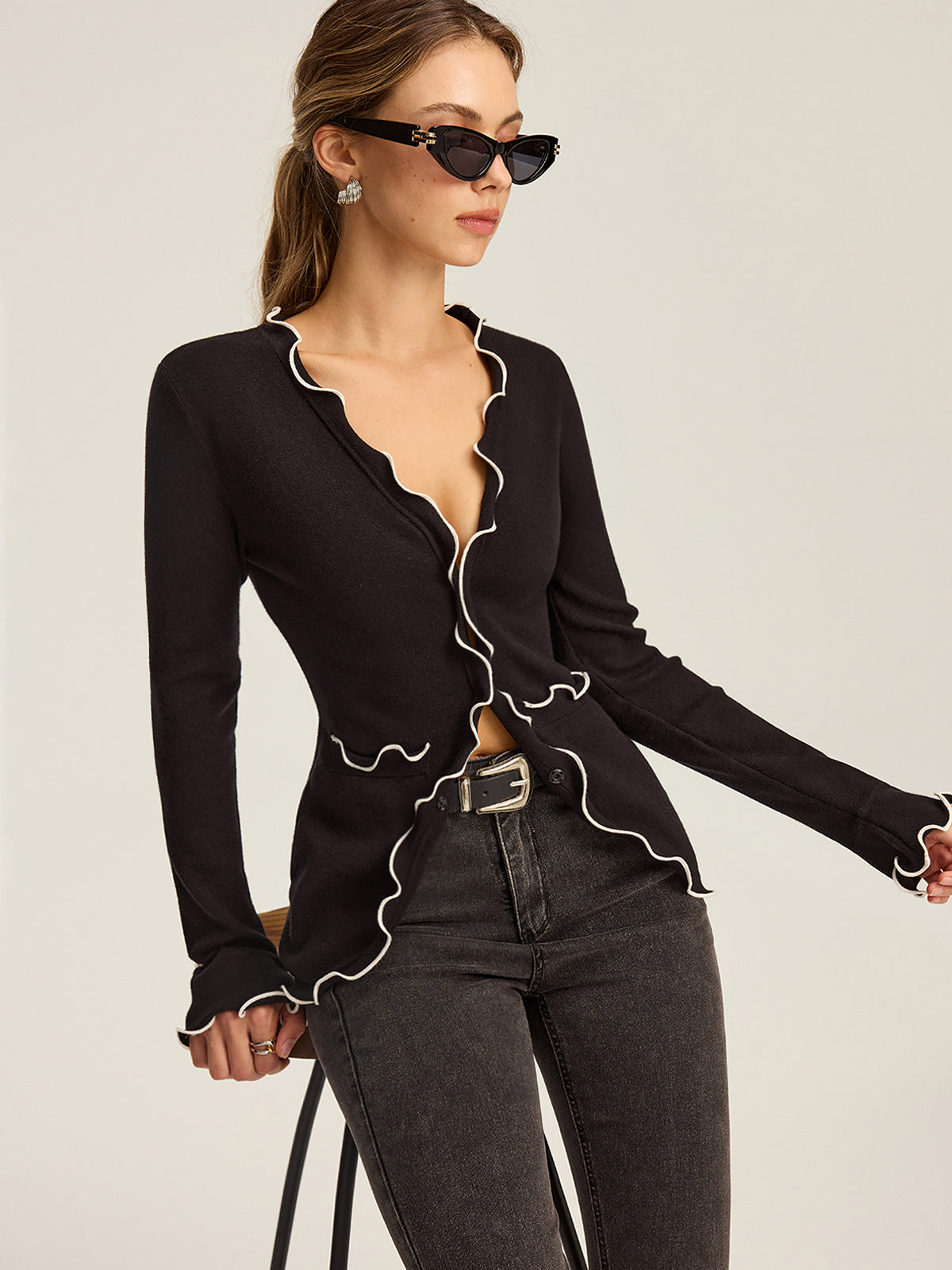 Contrast Scallop Trim Knit Top-Chicvia