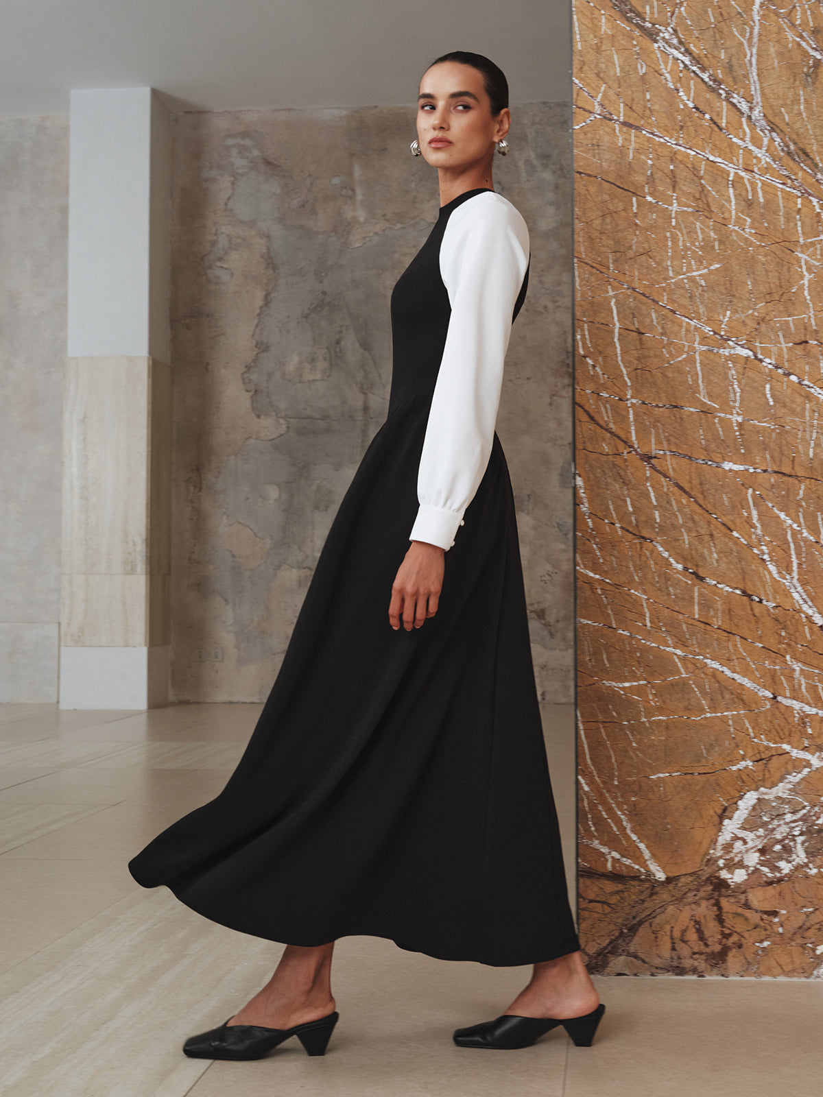 Contrast-Sleeve Pleated Midi Dress-Chicvia