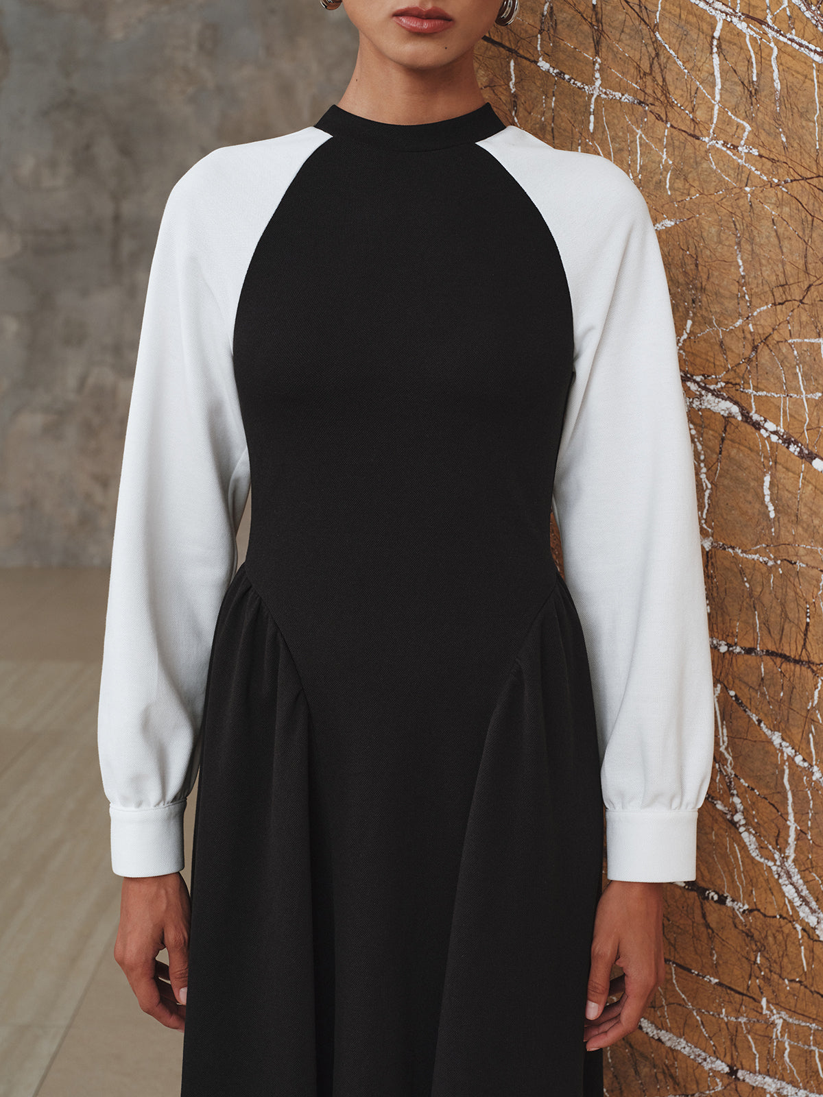 Contrast-Sleeve Pleated Midi Dress-Chicvia