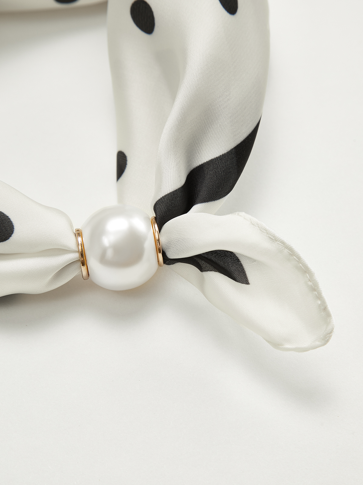 Polka Dot Neck Scarf with Pearl Magnetic Closure-Chicvia