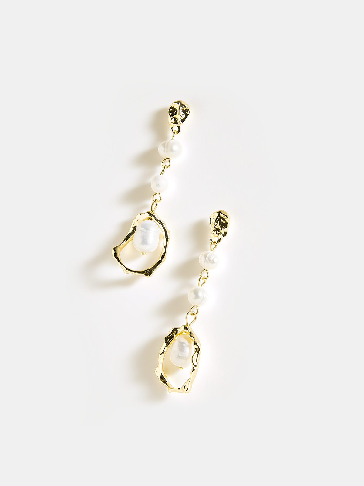 Pearl Golden Dangle Earrings-Chicvia