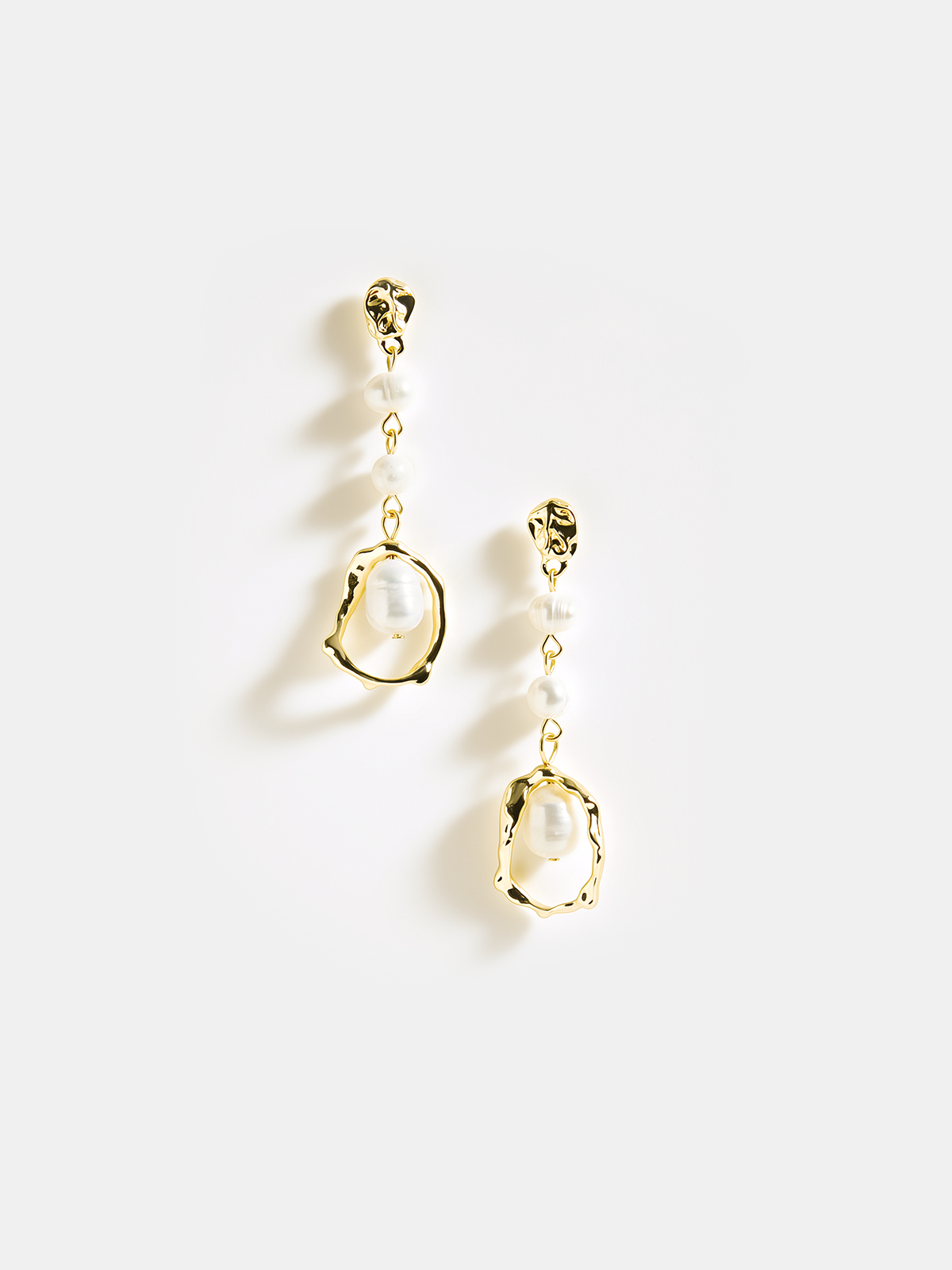 Pearl Golden Dangle Earrings-Chicvia