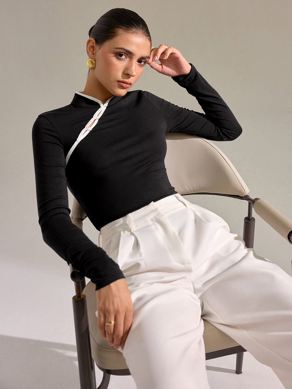 Contrast Trim Mandarin Collar Fitted T-Shirt-Chicvia